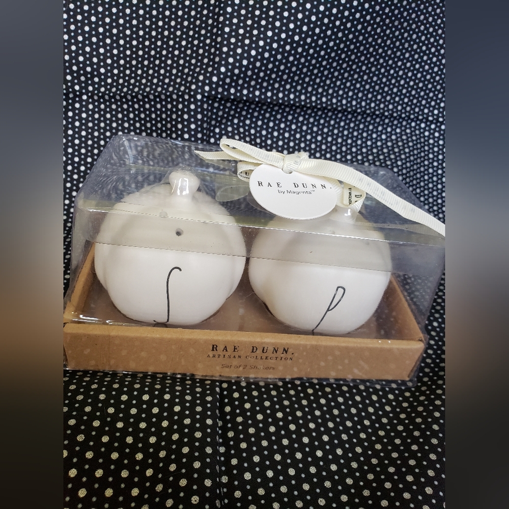 Rae Dunn Pumpkin Salt And Pepper Shakers Whote NWT